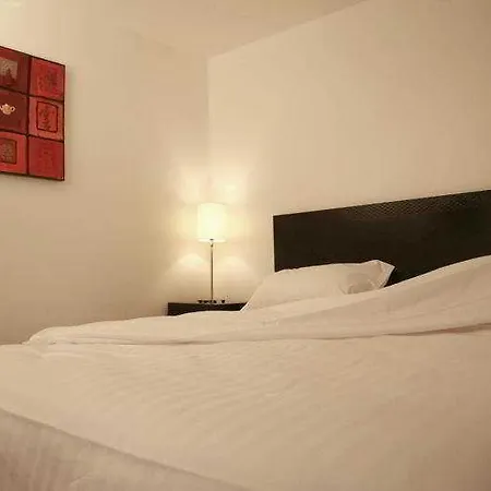 Apartahotel Cadet 4*