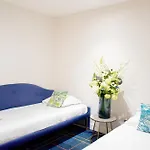Madame Cadet 4* Paris