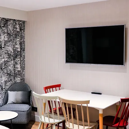 Aparthotel Cadet 4*