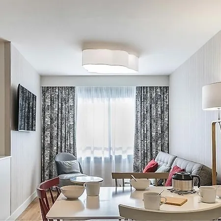 Aparthotel Cadet 4*