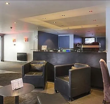 Cadet 4* Paris