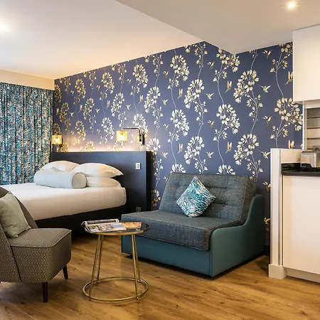 Madame Cadet Apart Otel 4*