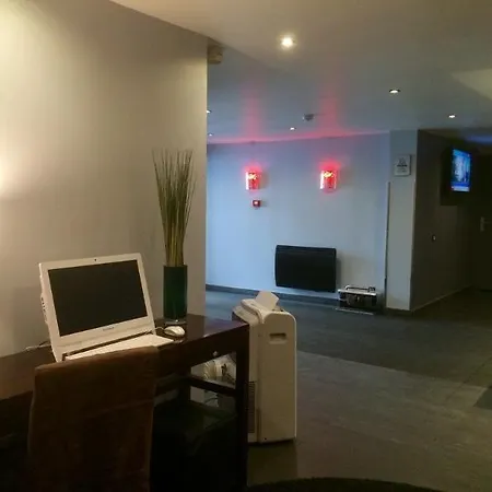 Cadet 4* Paris