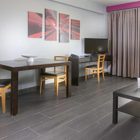 Aparthotel Cadet 4*