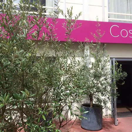 Aparthotel Cadet 4*
