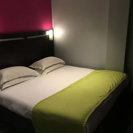 Cadet 4* Paris