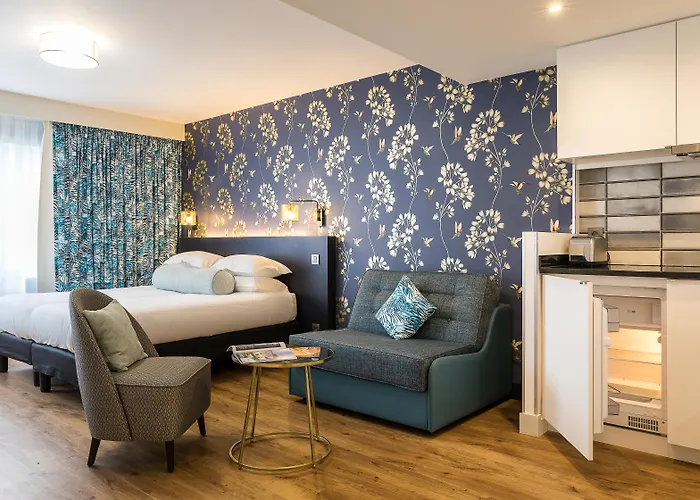 Cadet 4* Paris
