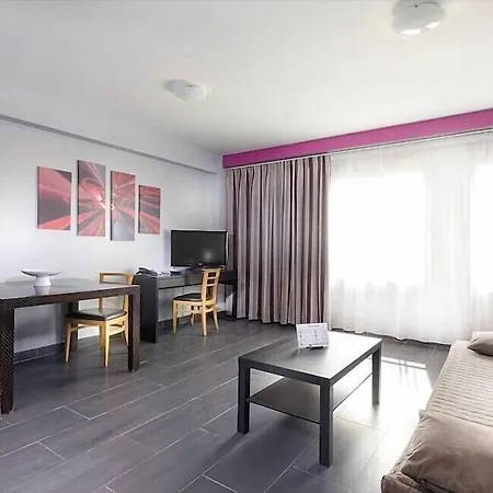 Cadet Apartahotel París